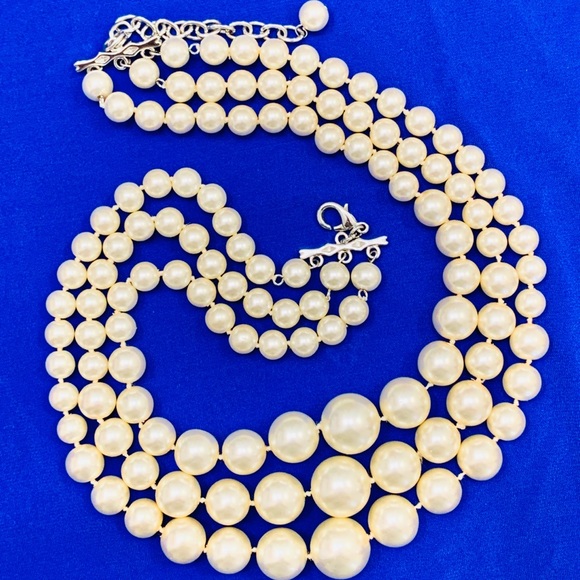 Necklace - Picture 2 of 3